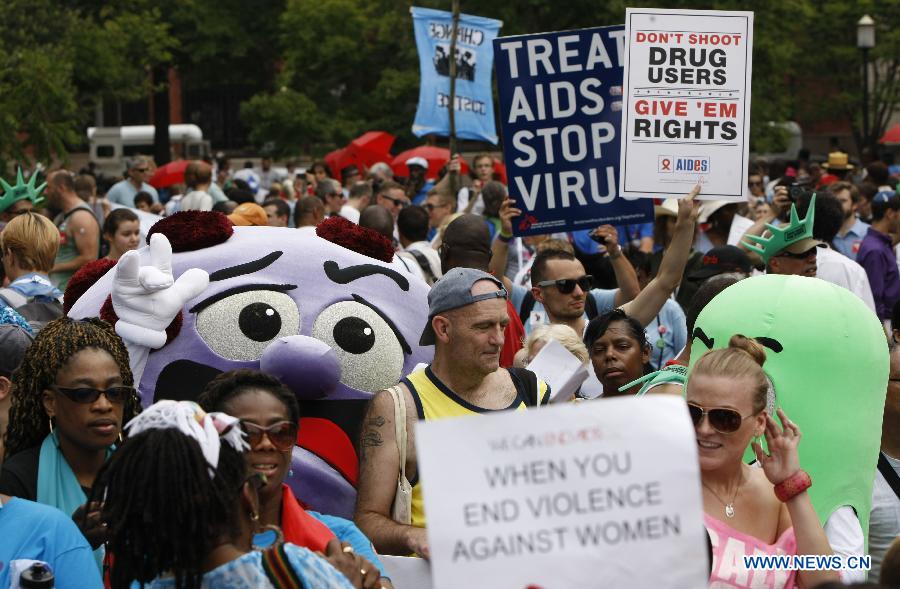 Demonstrators attend the AIDS Parade in Washington D.C. on July 24, 2012. Thousands of people gathered around the Washington Convention Center where the 19th International AIDS Conference is convened and walked to the White House, asking the U.S. governmant for more attention to AIDS medical care and elimination of the discrimination against HIV Possitives. (Xinhua/Fang Zhe) 