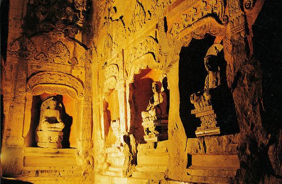 Located in Drum Mountain in the Fengfeng mining area in Handan, Hebei Province, the Xiangtang Mountain Grottoes is the largest group of grottoes in the province. 