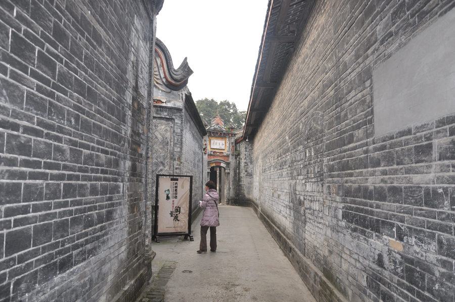 Located in Dayi County of Sichuan Province, the Liu's Manor Museum was the former residence of the big landlord Liu Wencai. It covers an area of 70,000 square meters, and consists of two big architecture groups. 