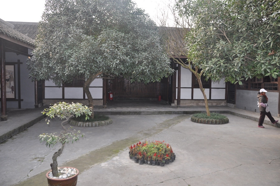 Located in Dayi County of Sichuan Province, the Liu's Manor Museum was the former residence of the big landlord Liu Wencai. It covers an area of 70,000 square meters, and consists of two big architecture groups. 