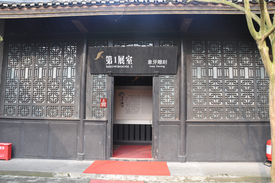 Located in Dayi County of Sichuan Province, the Liu's Manor Museum was the former residence of the big landlord Liu Wencai. It covers an area of 70,000 square meters, and consists of two big architecture groups. 