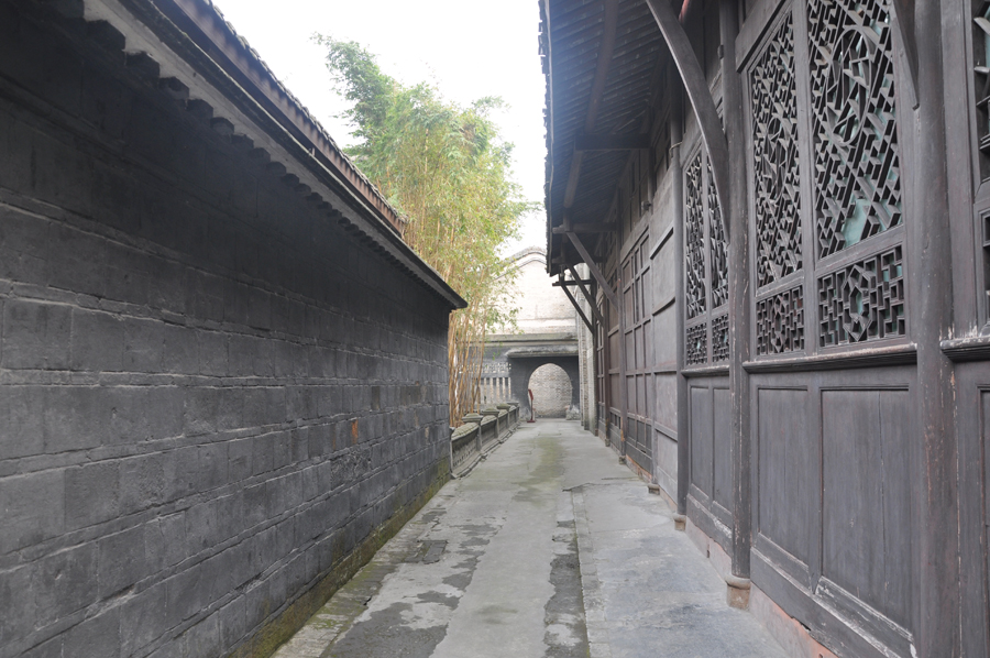 Located in Dayi County of Sichuan Province, the Liu's Manor Museum was the former residence of the big landlord Liu Wencai. It covers an area of 70,000 square meters, and consists of two big architecture groups. 