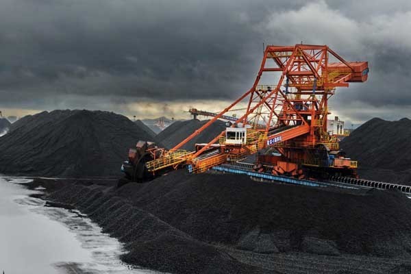 Coal piling up at the Qinhuangdao Port in Hebei province, July 15, 2012. [Photo/Xinhua]