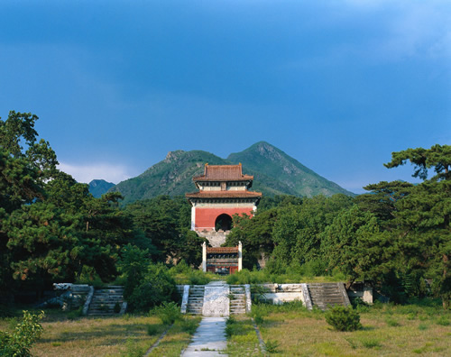 Shunling Mausoleum was the mausoleum of Yang, who was the mother of the Tang Dynasty (618-907) Empress Wu Zetian. 