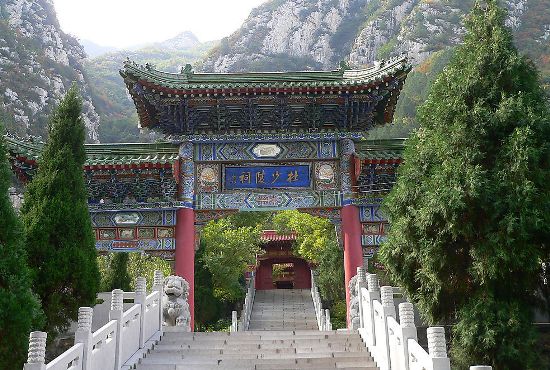 Du Fu Thatched Cottage is an idyllic park and museum situated in the western suburbs of Chengdu, Sichuan Province.