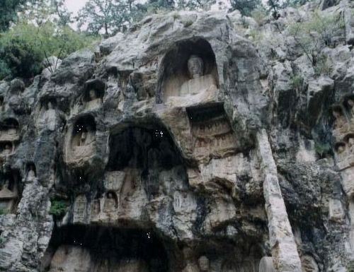 Situated on the east bank of the Jialing River, 4 kilometers north of Guangyuan, Sichuan Province, the Thousand Buddha Cliffside Statues is the largest group of grottoes in Sichuan.