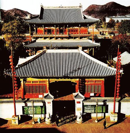 Dule Temple is situated near the Western Gate of Jixian County, Tianjin Municipality. 