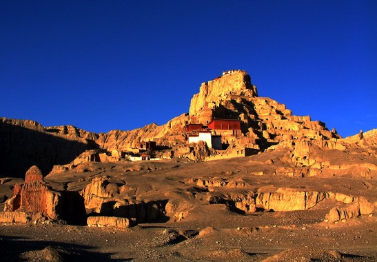 Located in Zhada County, Tibet, the Guge Kingdom was a prosperous kingdom during 10th century - 16th centuries. 