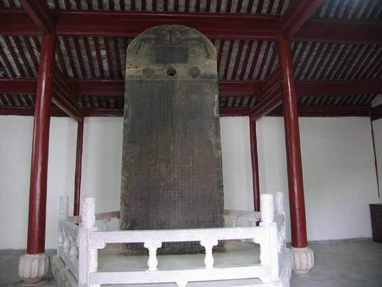 Cuan Longyan Stele, together with the Stele of Cuan Baozi, are called 'Two Cuans'.