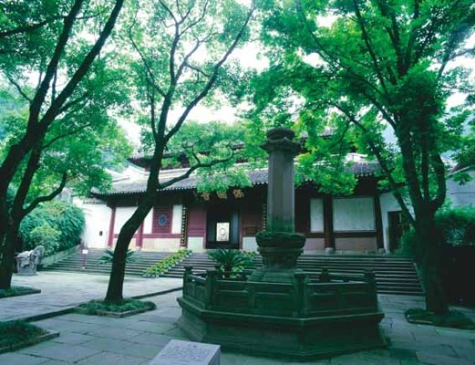 Baoguo Temple, situated 15 kilometers from downtown Ningbo City on the side of Lingshan Mountain, is the oldest and most completely preserved wooden structure in south China. 