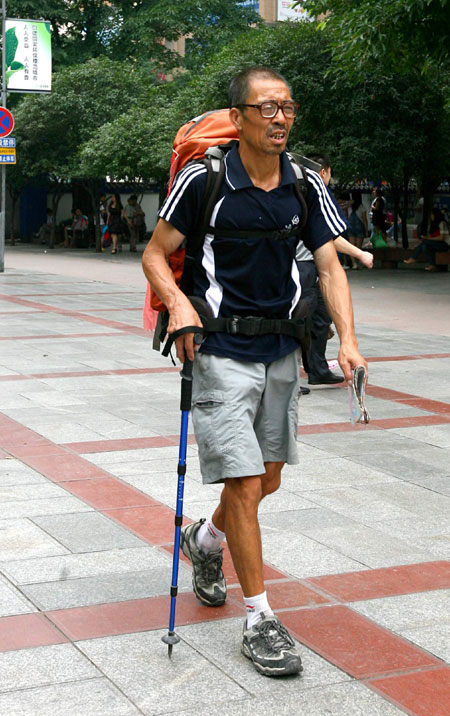 Jin Shiming, 60, who has hiked more than 80,000 km across the country over the past seven years, explores Chongqing municipality in June. [ Photo / China Daily ]