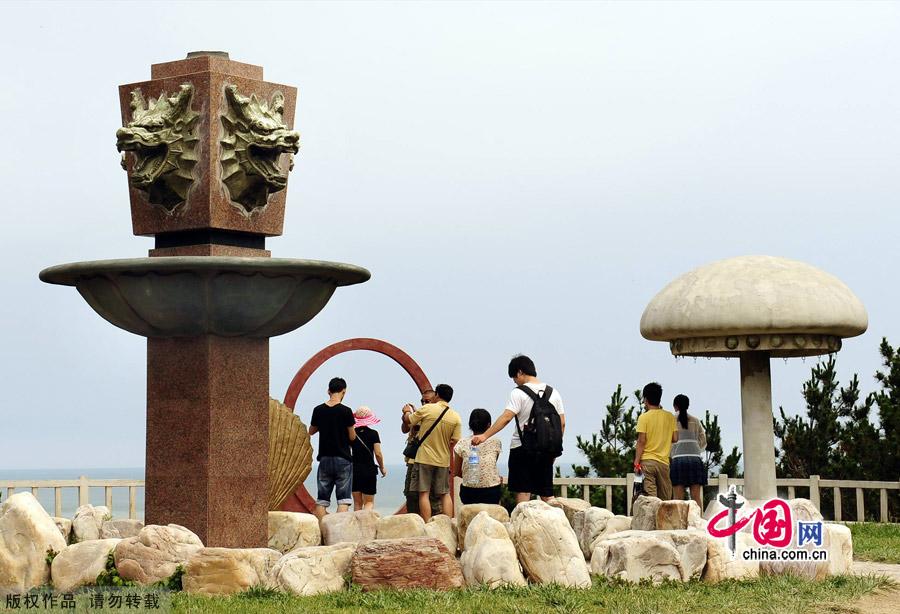 Photo shows the scenery of Jiuzhangya scenic spot in Changdao County, east China's Shandong Province, July 25, 2012. Changdao County has 32 picturesque islands of different features, which attract a large number of tourists every summer. [China.org.cn]