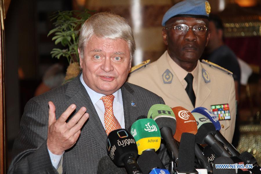 UN Under-Secretary-General for Peacekeeping Operations Herve Ladsous (2nd R) and Lieutenant General Babacar Gaye (1st R), the new head of the UN Supervision Mission in Syria, attend a press conference in Damascus, Syria on July 26, 2012.(Xinhua/Hazim) 