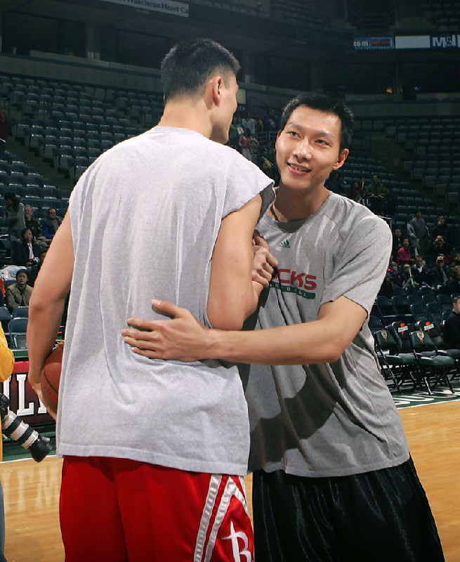 Former NBA player Yi Jianlian will take over the flag in the upcoming 2012 London Olympic Games. 易建联：2012年伦敦奥运会旗手（身高2.13米）