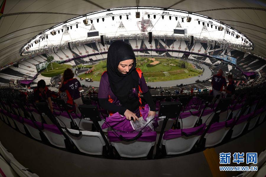 London Games staff are setting up the scenes in the London Olympic Stadium for the opening ceremony of the 30th Summer Olympic Games. [Xinhua]