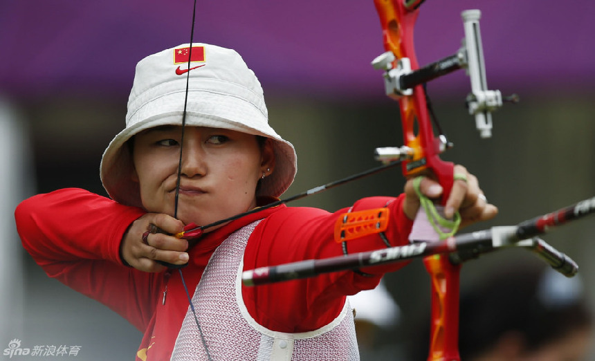 Cheng Ming, archer from China competes in archery ranking round of the London Olympic Games on July 27. [Sina]