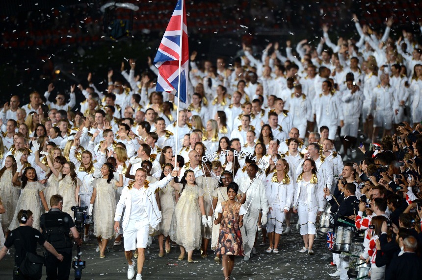 Host Great Britain's Olympic delegation enter the Olympic Stadium, which arouses excitement from the audience. [Xinhua]