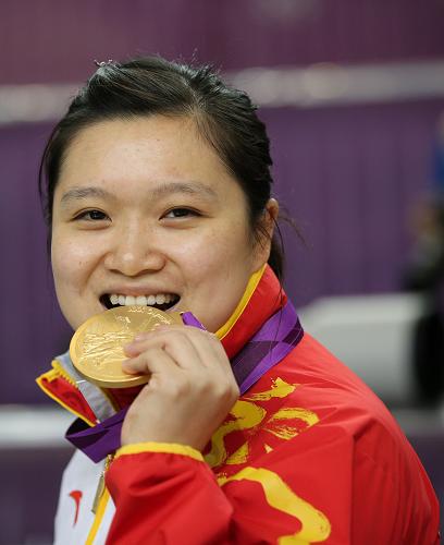China&#39;s Guo Wenjun celebrates after winning the 10m air pistol at the London Olympic Games July 29, 2012. [Xinhua] - 000802aa2f49117f689601
