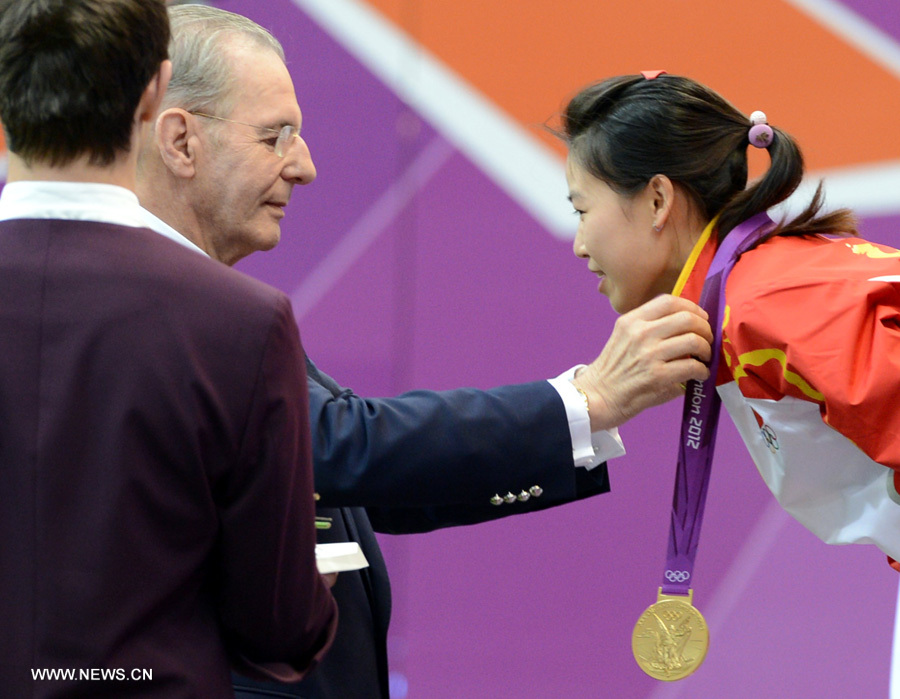 China's Yi Siling wins first gold medal in London