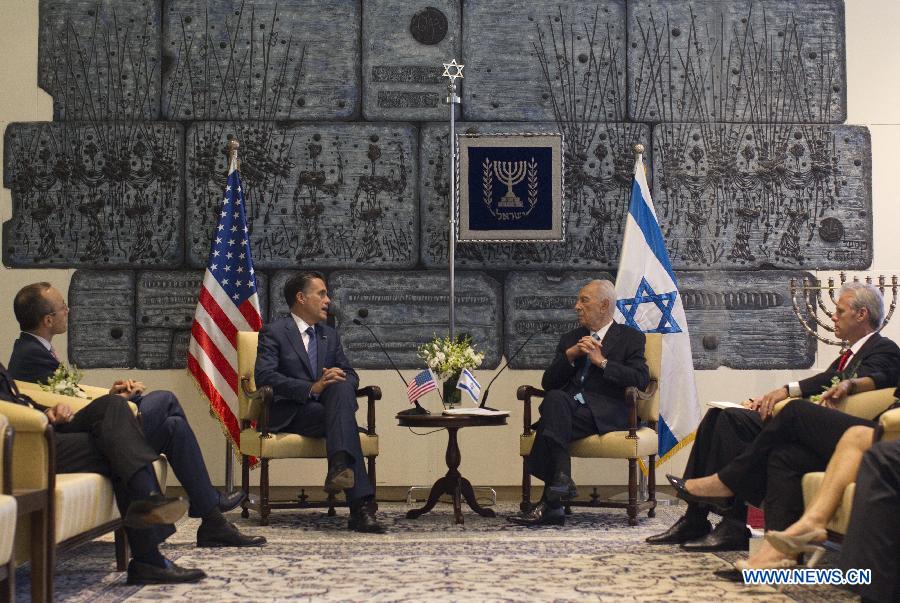 Israeli President Shimon Peres (2nd R) holds talks with visiting U.S. Republican presidential candidate Mitt Romney (2nd L) in Jerusalem, on July 29, 2012. 