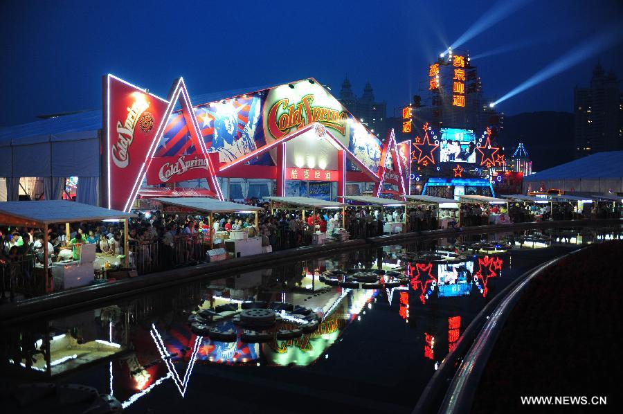 The 14th China International Beer Festival kicks off in Dalian, northeast China's Liaoning Province, July 26, 2012. The 12-day beer festival which opened Thursday at Dalian's Xinghai Square attracted more than 30 Chinese and foreign beer manufacturers with over 400 beers. (Xinhua/Pan Yulong) 