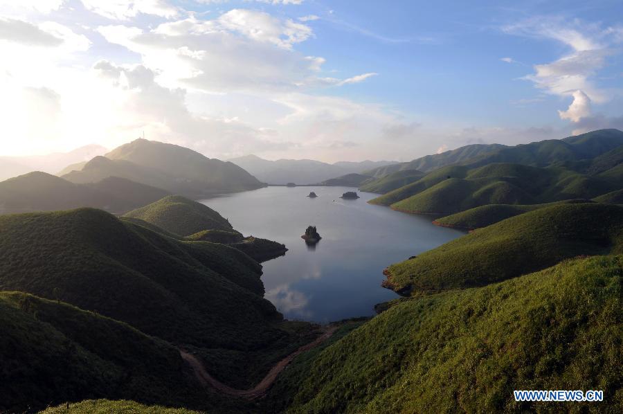 Photo taken on July 29, 2012 shows the scenery of Tianhu Scenic Spot of Quanzhou County, south China's Guangxi Zhuang Autonomous Region. The Tianhu Scenic Spot, with the height of over 1,600 meters above sea level, is a lake district containing 13 reservoirs and high mountain forests. (Xinhua/Liu Guangming)