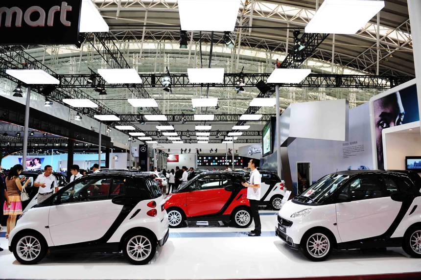 The 15th Harbin International Auto Show is held in Harbin International Convention and Exhibition Center on July 30th. Some 472 manufacturers from 12 countries and regions participate in the show including Germany, the United States, Japan, South Korea, displaying more than 700 cars of new types. [Xinhua photo] 