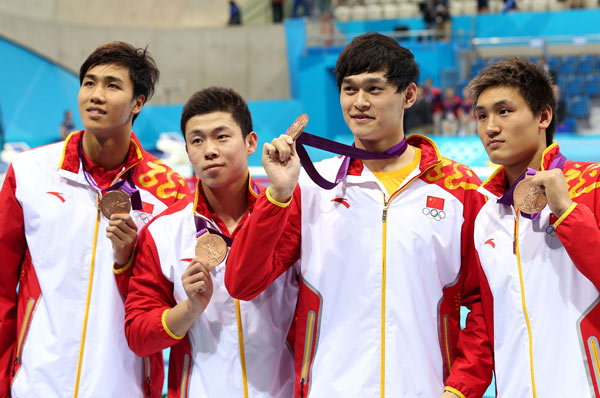 Chinese swimmers (L-R) Jiang Haiqi, Hao Yun, Sun Yang and Li yunqi celebrate with thier bronze medals in men's 4X200 freestyle relay final during the London 2012 Olympic Games at the Aquatics Centre July 31, 2012. [Xinhua]