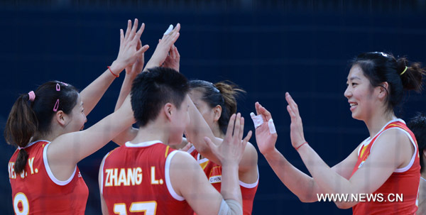 Chinese players celebrate after scoring during women's volleyball preliminary round match between China and the U.S. at the London 2012 Olympic Games in London, Britain, Aug. 1, 2012. U.S. defeated China 3-0. [Xinhua]