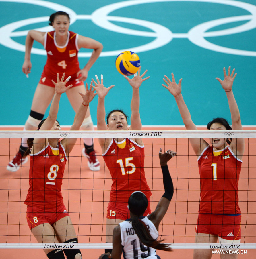 Ma Yunwen (C), Wei Qiuyue (L) and Wang Yimei block the shot during women's volleyball preliminary round match between China and the U.S. at the London 2012 Olympic Games in London, Britain, Aug. 1, 2012. U.S. defeated China 3-0. [Xinhua]