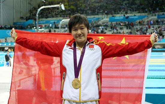 Gold medalist Ye Shiwen of China poses after the awarding ceremony of women's 200m individual medley swimming event at London 2012 Olympic Games in London, Britain, on July 31, 2012. Ye Shiwen won the gold medal of the event with a time of 2:07.57 and set a new Olympic Games record. [Xinhua]