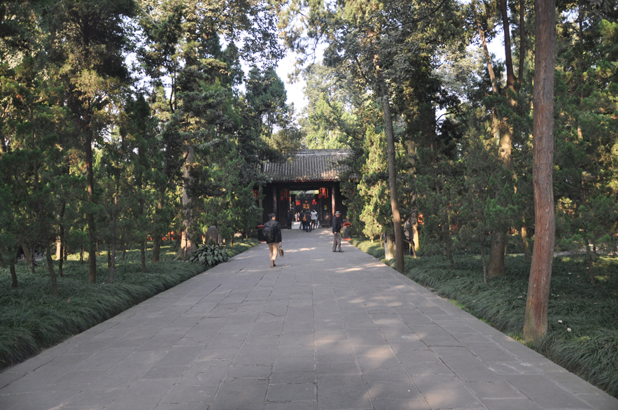 Wuhou Temple was built in commemoration of Zhuge Liang, the Prime Minister of the Shu State during the Three Kingdoms (220–280). In the beginning of the Ming Dynasty (1368-1644), it was merged with the Zhaolie Temple in commemoration of Liu Bei. 