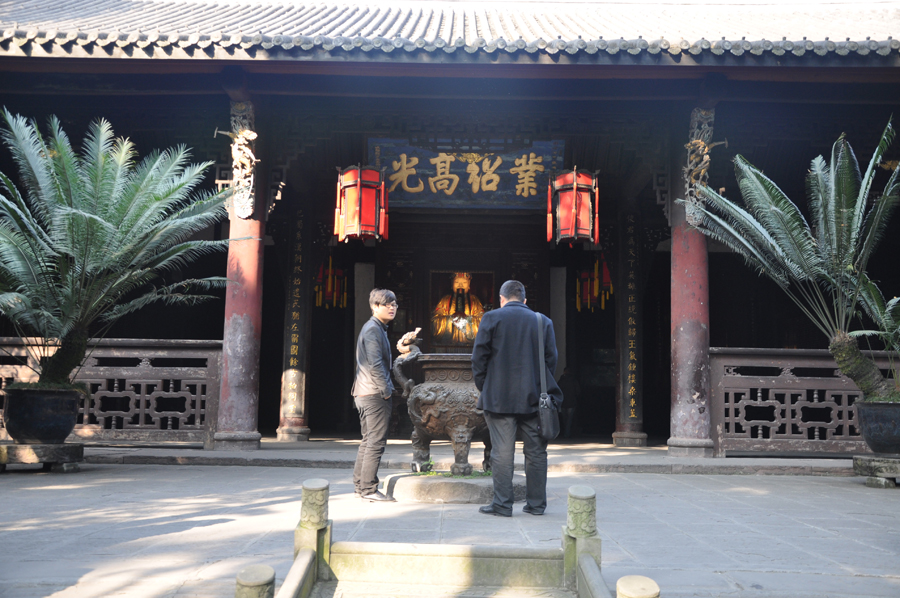 Wuhou Temple was built in commemoration of Zhuge Liang, the Prime Minister of the Shu State during the Three Kingdoms (220–280). In the beginning of the Ming Dynasty (1368-1644), it was merged with the Zhaolie Temple in commemoration of Liu Bei. 