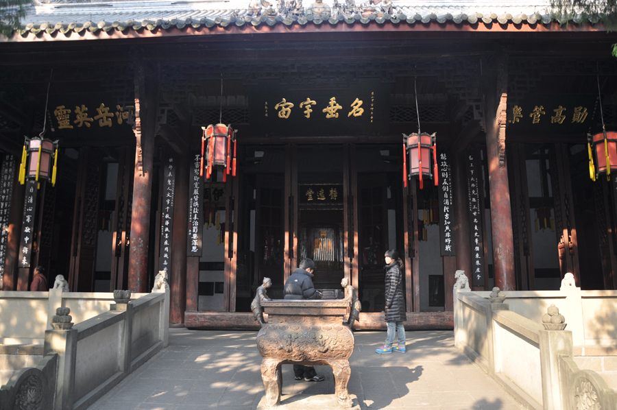 Wuhou Temple was built in commemoration of Zhuge Liang, the Prime Minister of the Shu State during the Three Kingdoms (220–280). In the beginning of the Ming Dynasty (1368-1644), it was merged with the Zhaolie Temple in commemoration of Liu Bei. 