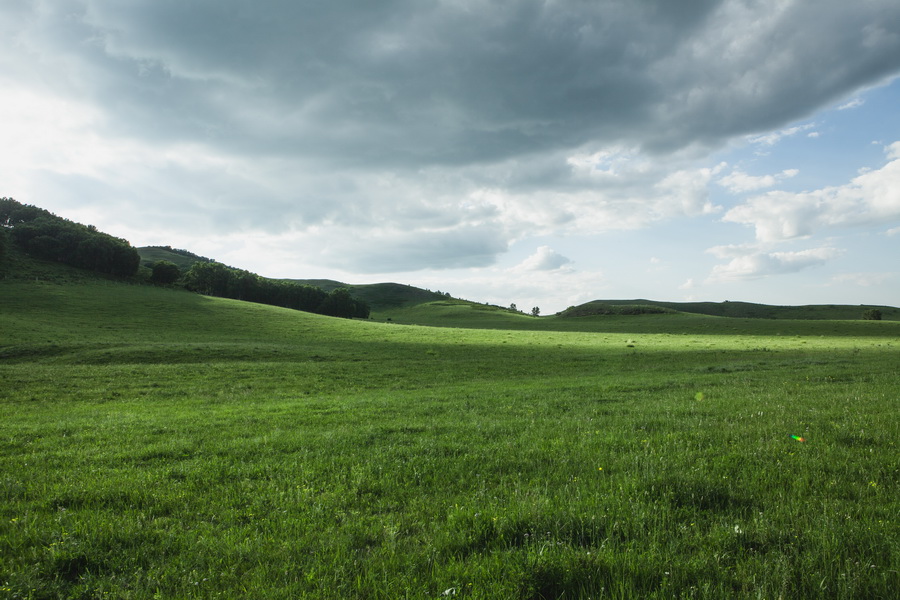 Photo taken on September 27, 2011 shows Hongshanjun horse training place (Wulanbutong grassland) in north China's Inner Mongolia. Wulanbutong Grassland is located in Hexigten Banner with only 300 km away from Beijing. [bbs.fengniao/ suiyi2208]