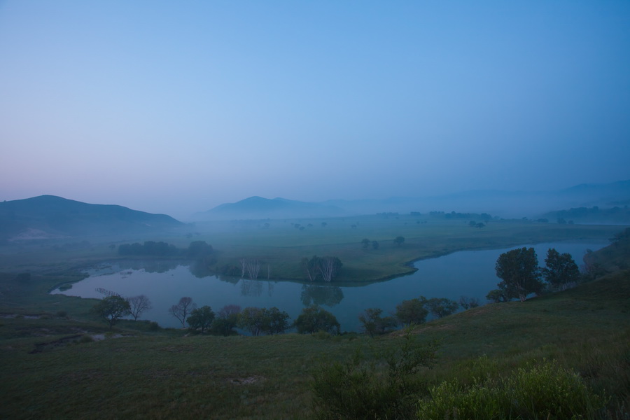 Photo taken on September 27, 2011 shows Hongshanjun horse training place (Wulanbutong grassland) in north China's Inner Mongolia. Wulanbutong Grassland is located in Hexigten Banner with only 300 km away from Beijing. [bbs.fengniao/ suiyi2208]