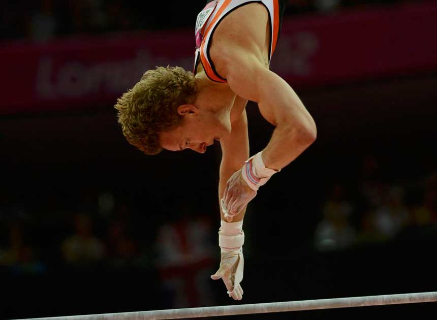腾飞的瞬间：北京时间8月7日消息，荷兰体操飞人宗德兰德夺得了体操男子单杠项目冠军。