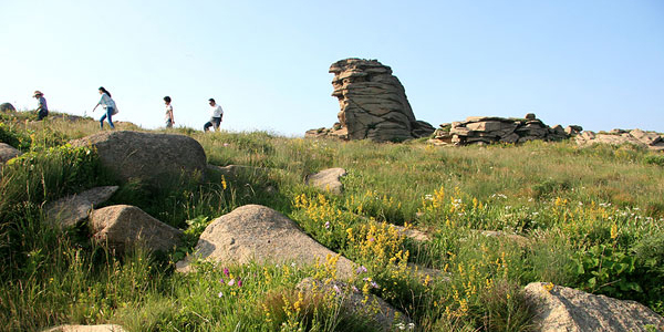 The Ice Mountain Range is only two hours' drive from Beijing and is one of the most popular summer escapes close to the capital. [Photo: China.org.cn]