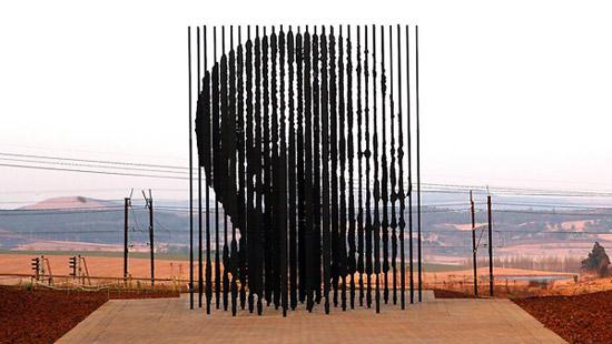 A new monument at the spot where Nelson Mandela was arrested 50 years ago symbolises his prison bars and South Africans' political uprising, the designer said. 
