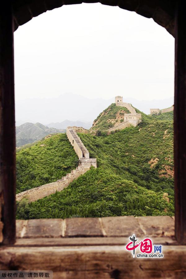 Straddling the demarcation between Hebei province and Beijing, the Jinshanling Great Wall is rich in architectural history and natural scenery. In summer, the temperature here is at least five degrees cooler than in the capital, making it an ideal destination for weekend excursions. This particular section of Great Wall is said to be particularly photogenic. [China.org.cn]