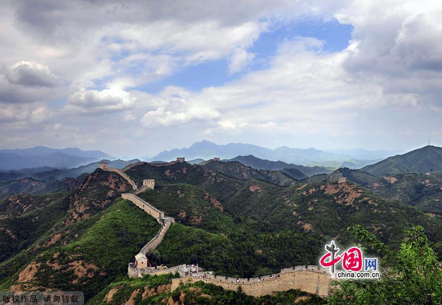 Straddling the demarcation between Hebei province and Beijing, the Jinshanling Great Wall is rich in architectural history and natural scenery. In summer, the temperature here is at least five degrees cooler than in the capital, making it an ideal destination for weekend excursions. This particular section of Great Wall is said to be particularly photogenic. [China.org.cn]