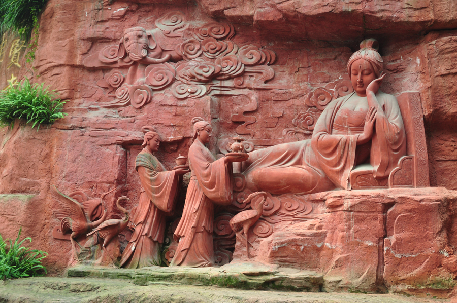 Located 150 kilometers away from Chengdu and only 28 kilometers from Leshan, Emei Mountain has been designated a World Heritage Site due to its breathtaking scenery, mysterious natural wonders and historical Buddhist sites. 