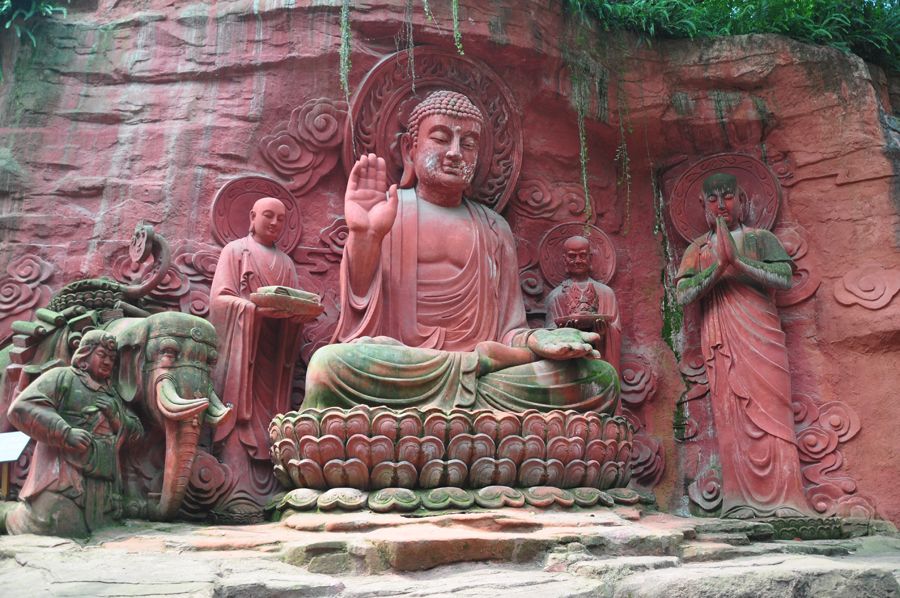 Located 150 kilometers away from Chengdu and only 28 kilometers from Leshan, Emei Mountain has been designated a World Heritage Site due to its breathtaking scenery, mysterious natural wonders and historical Buddhist sites. 