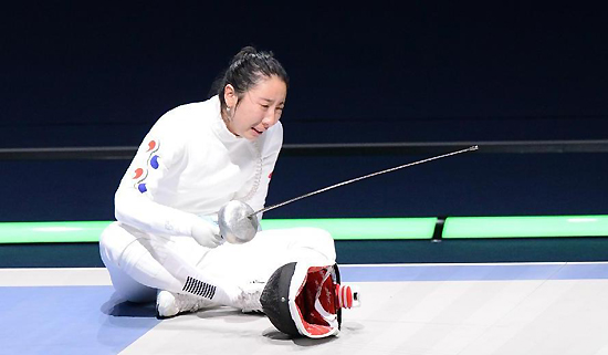 Shin A-Lam in women's epee, one of the 'top 10 controversial calls at London Olympics' by China.org.cn.