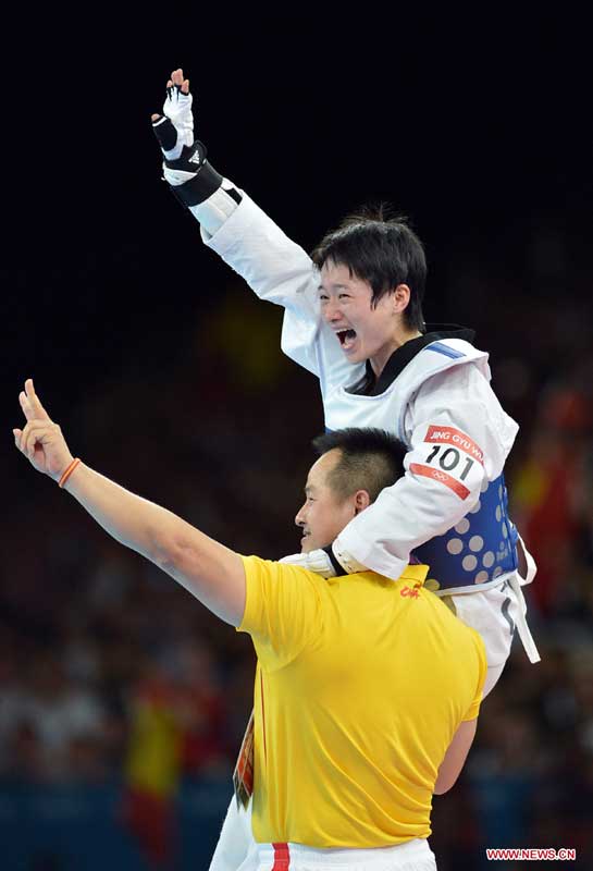 China's Wu Jingyu (R) celebrates after winning Brigitte Yague Enrique of Spain during women's -49 kg taekwondo gold medal match at London 2012 Olympic Games, London, Britain, Aug. 8, 2012. Wu Jingyu won the match 8-1 and won gold medal in this event. [Liu Dawei/Xinhua]