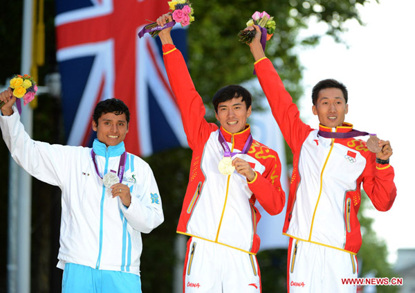 Gold medalist Chen Ding of China (C), silver medalist Erick Barrondo of Quatemala (L) and bronze medalist Wang Zhen of China pose during victory ceremony of men's 20km race walk contest, at London 2012 Olympic Games in London, Britain, on August 4, 2012. [Guo Yong/Xinhua]