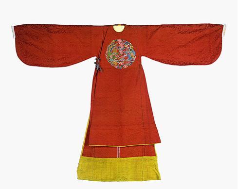 Precious clothes displayed in Jinan