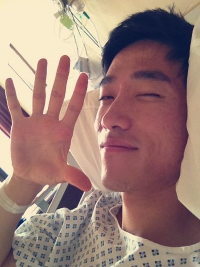 Chinese hurdler Liu Xiang is recovering after an operation to repair his right Achilles tendon at the private Wellington Hospital in London. 