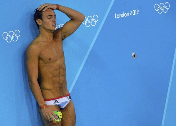 Britain's Tom Daley rests in between dives in the men's synchronised 10m platform final during the London 2012 Olympic Games at the Aquatics Centre July 30, 2012. [Agencies]