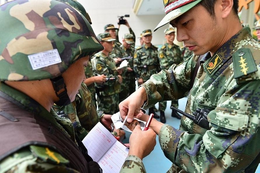  A group of Chongqing police were sent out Friday afternoon to search for suspect robber who shot and killed one person and injured two others on Friday afternoon in Chongqing Municipality, southwest of China. The escaped suspect, named Zhou Kehua, has committed a series of crimes, killed many people, and robbed large sums of cash in Chongqing and provinces of Jiangsu and Hunan since 2004, according to Chongqing Public Security Bureau. [hljtv.com]